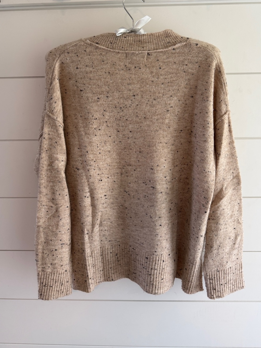 Evereve Speckled Beige V-Neck Sweater, Size Medium - Picture 2 of 6